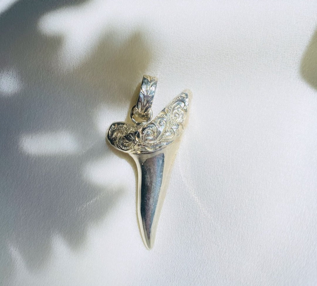 SHARK L PENDANT