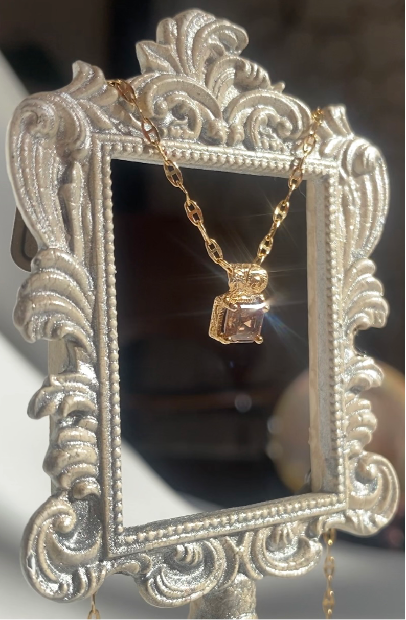 EMERALD-CUT STONE CUTOUT PH
