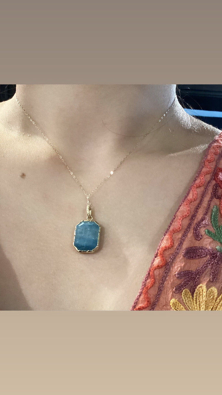 BLUE QUARTZ PENDANT