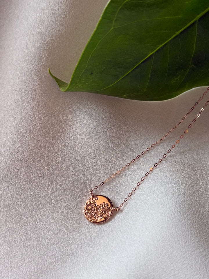 ROUND PLATE PETAL PENDANT