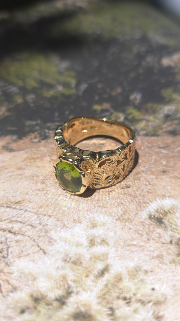 K14YG PERIDOT FILIGREE RING