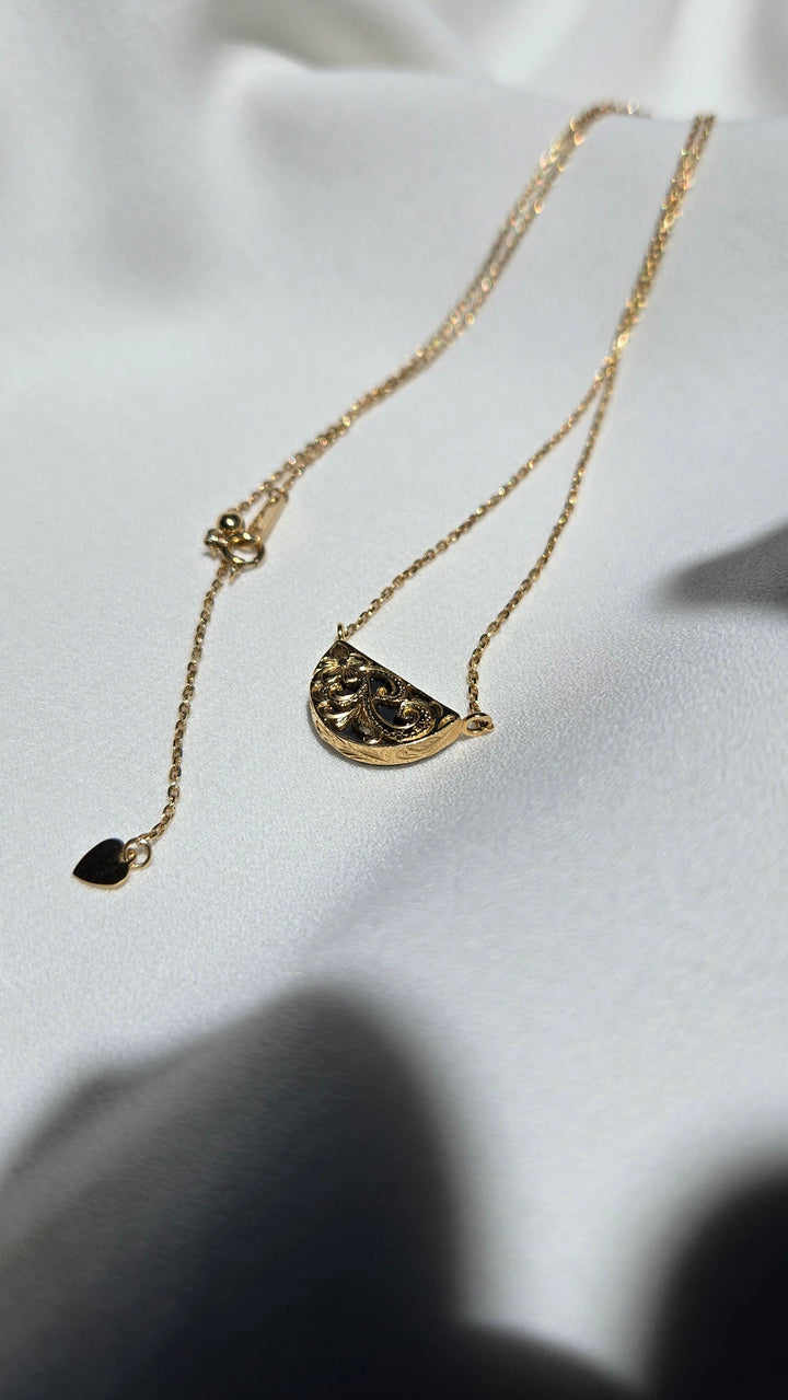 K18YG HALF MOON ONYX PENDANT