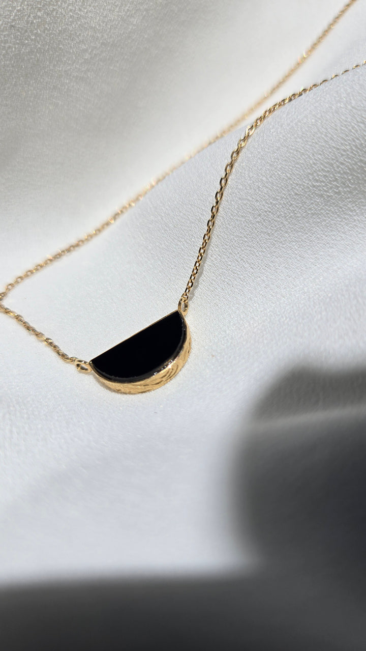 K18YG HALF MOON ONYX PENDANT