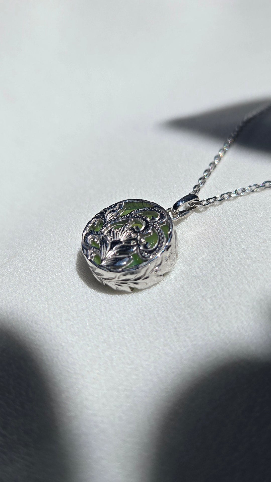 SV AGATE ROUND PLATE PENDANT