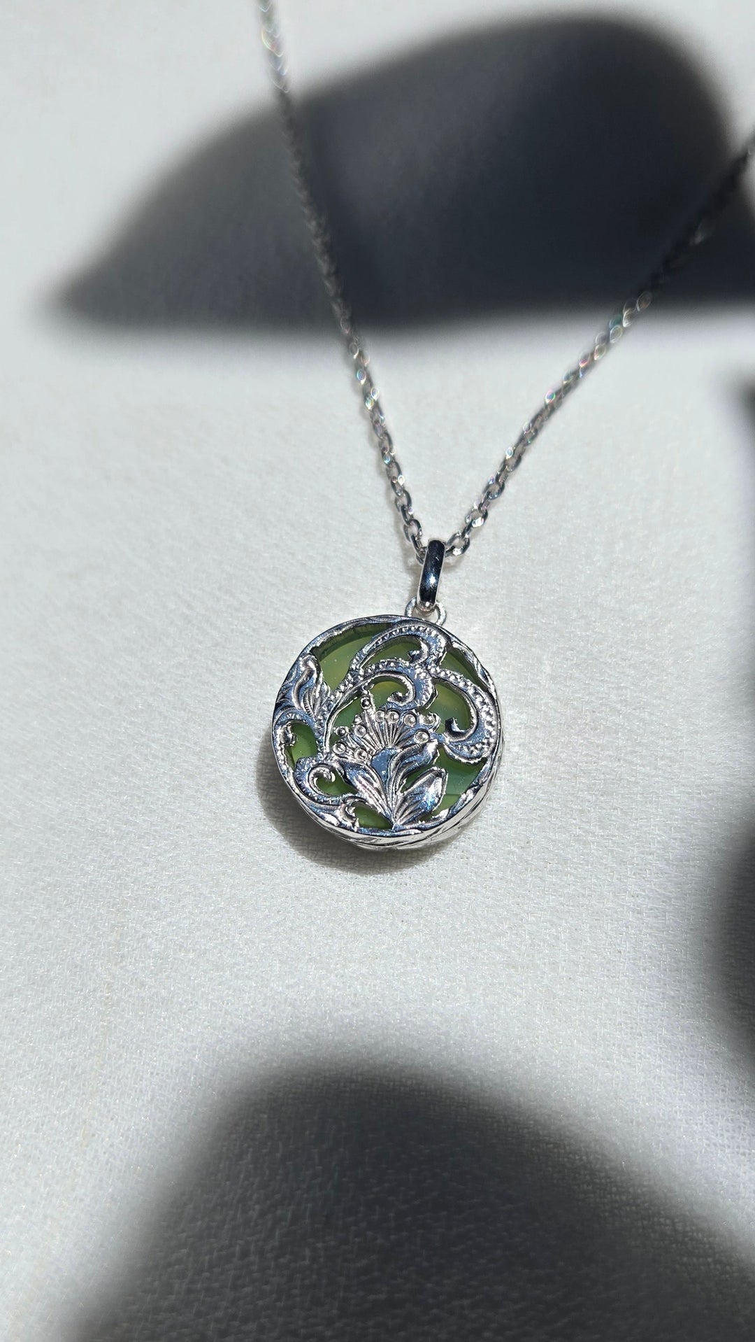 SV AGATE ROUND PLATE PENDANT