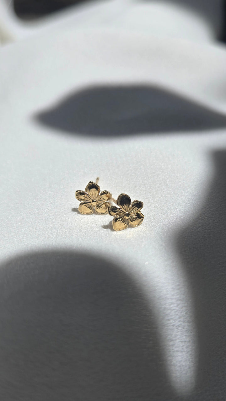 K10YG PLUMERIA EARRING