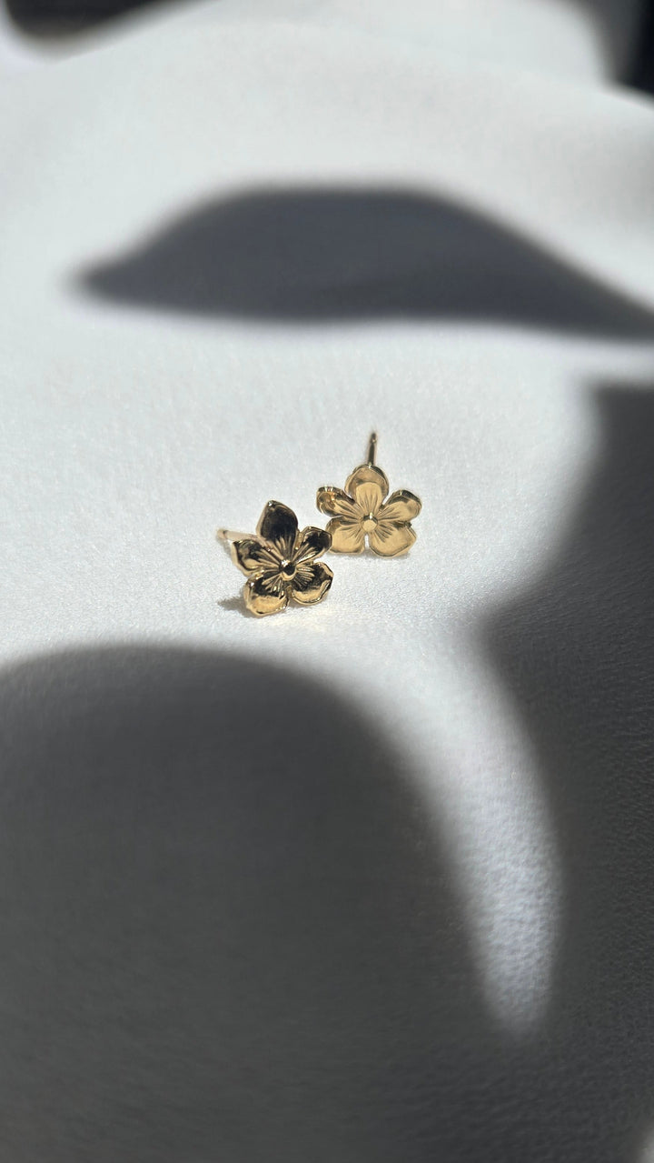 K10YG PLUMERIA EARRING