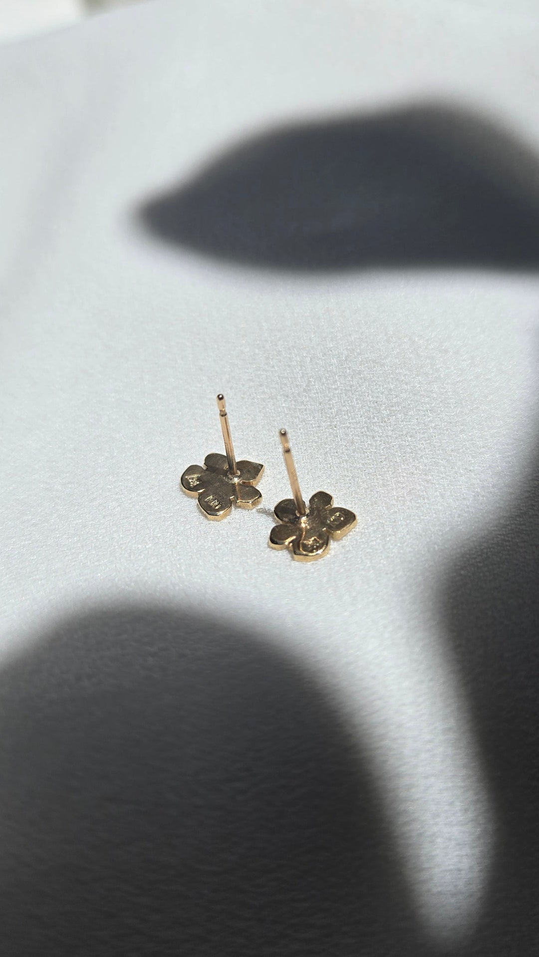 K10YG PLUMERIA EARRING