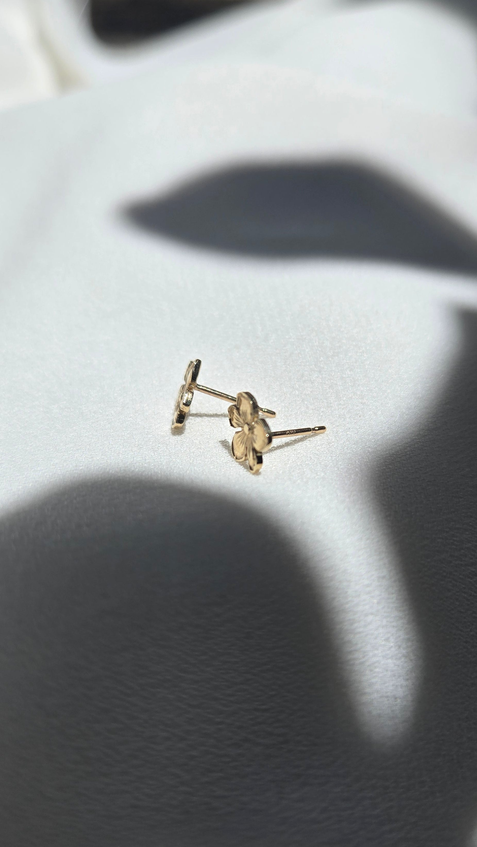 ハワイアンジュエリーK10YG プルメリア&タヒチアンパールチャーム K10YG PLUMERIA EARRING – Artistry & I | Hawaiian Chanting Jewelry