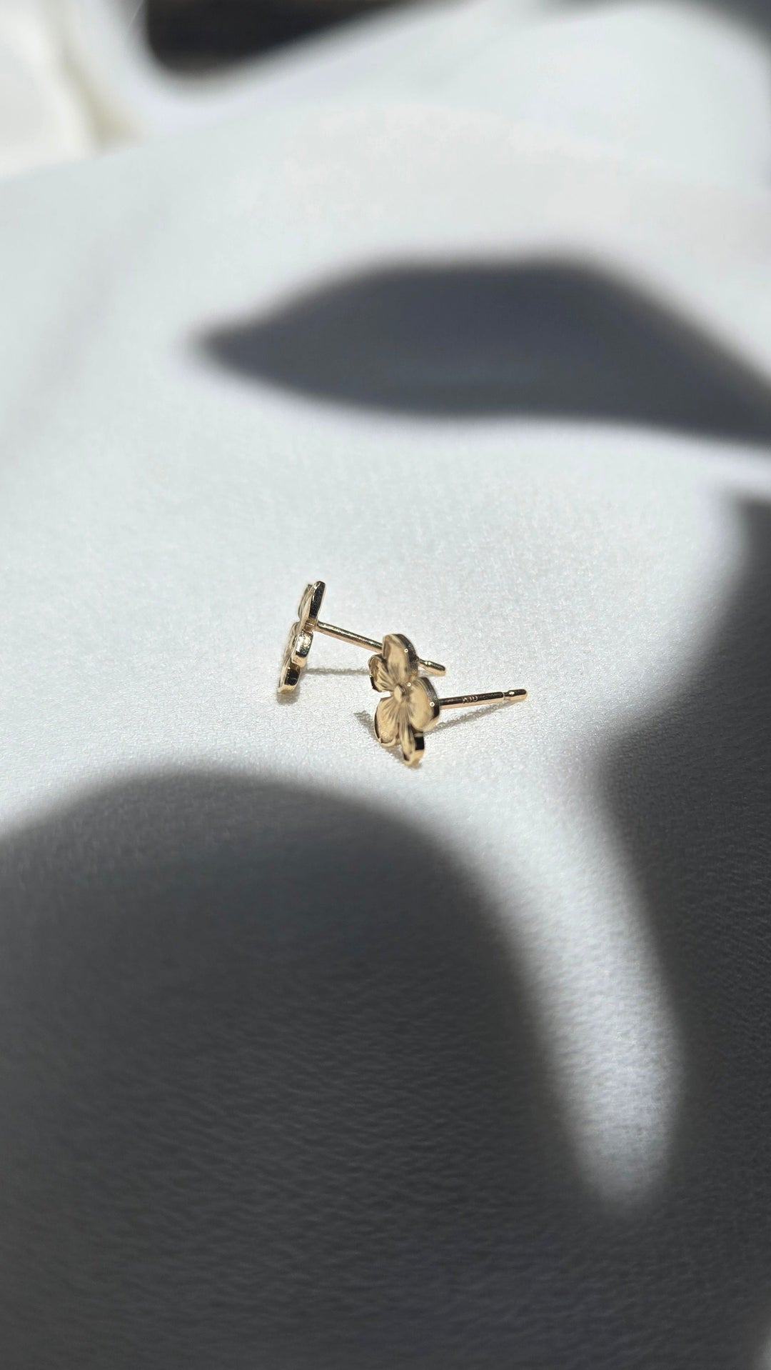K10YG PLUMERIA EARRING
