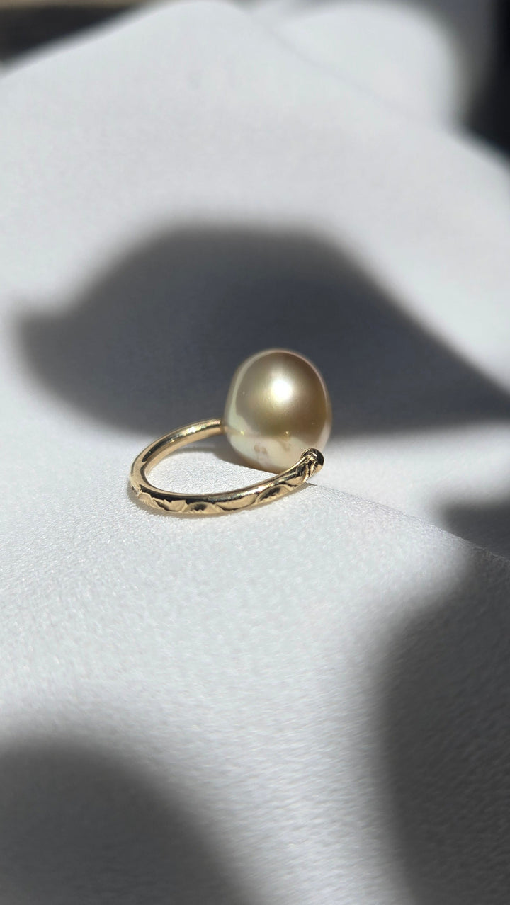 K10 BAROQUE  PEARL EARCUFF