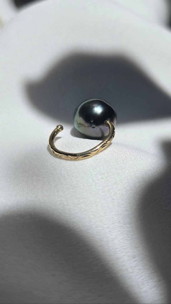K10 BAROQUE  PEARL EARCUFF