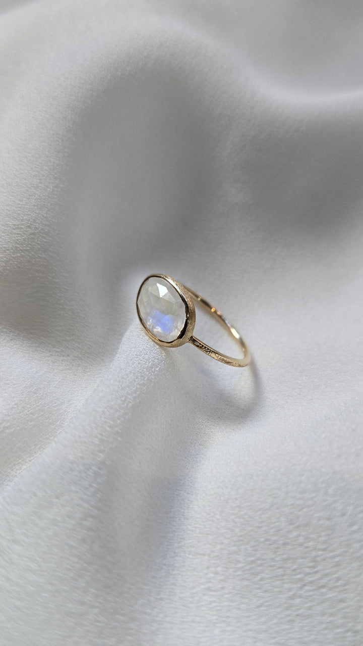 K10YG BLUE MOON STONE RING