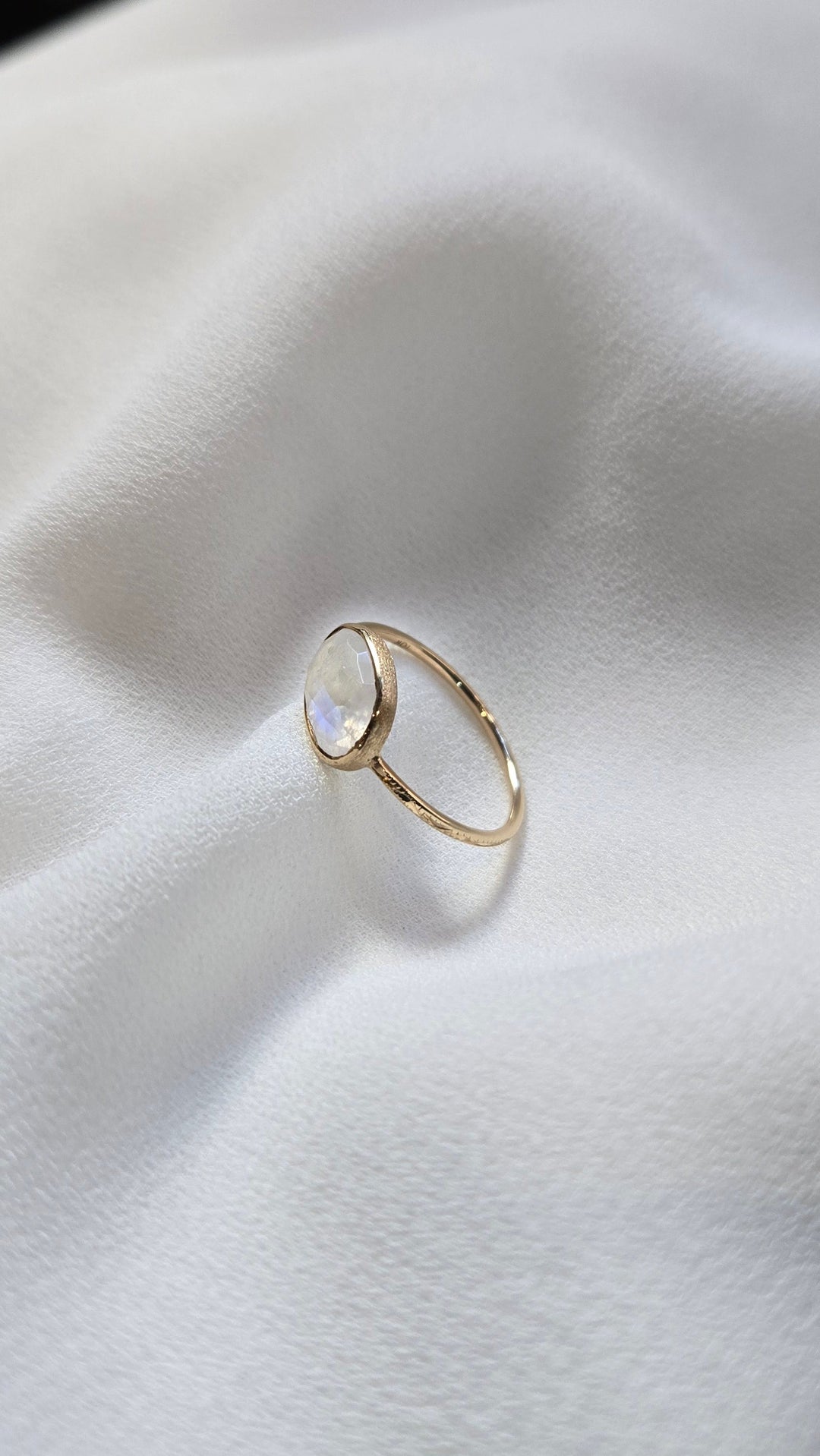 K10YG BLUE MOON STONE RING