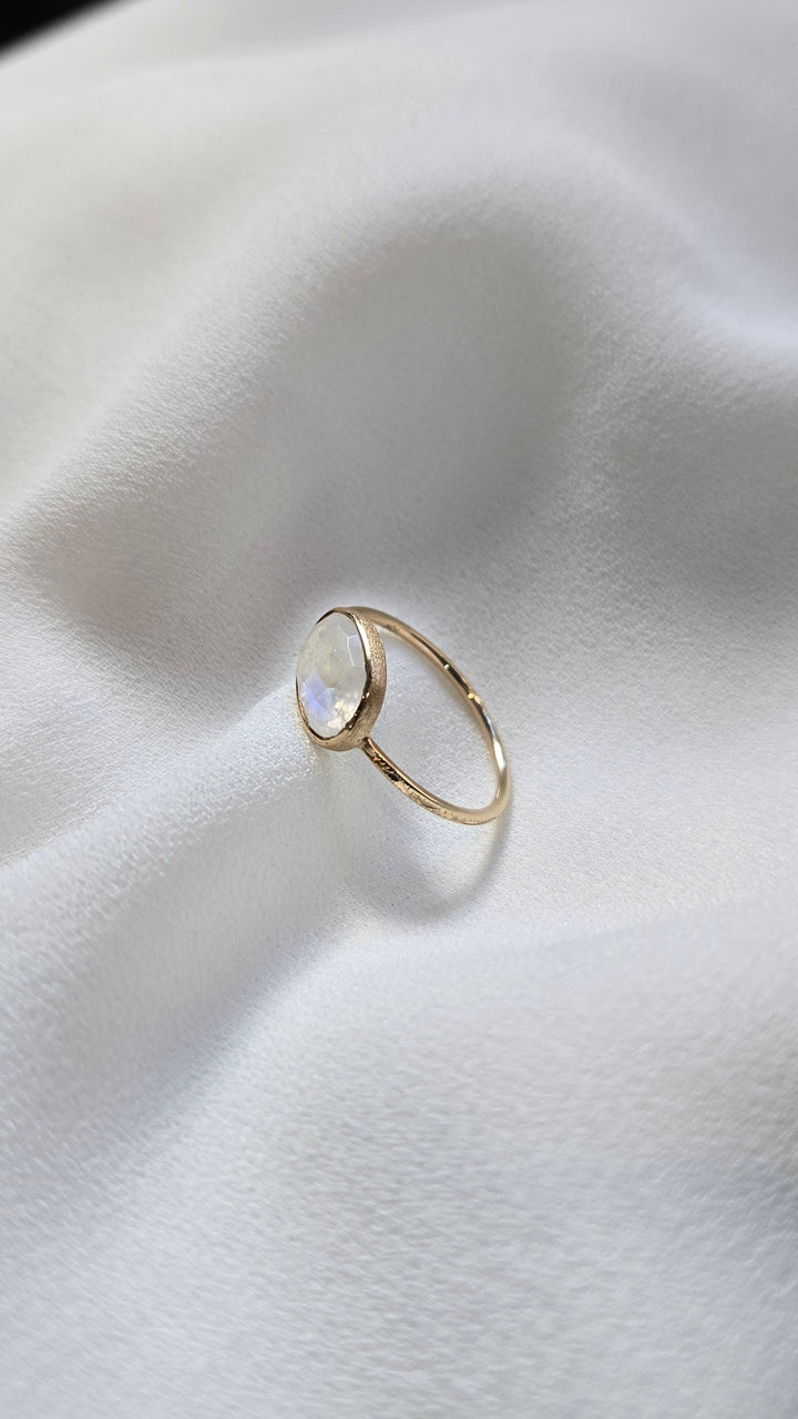 K10YG BLUE MOON STONE RING