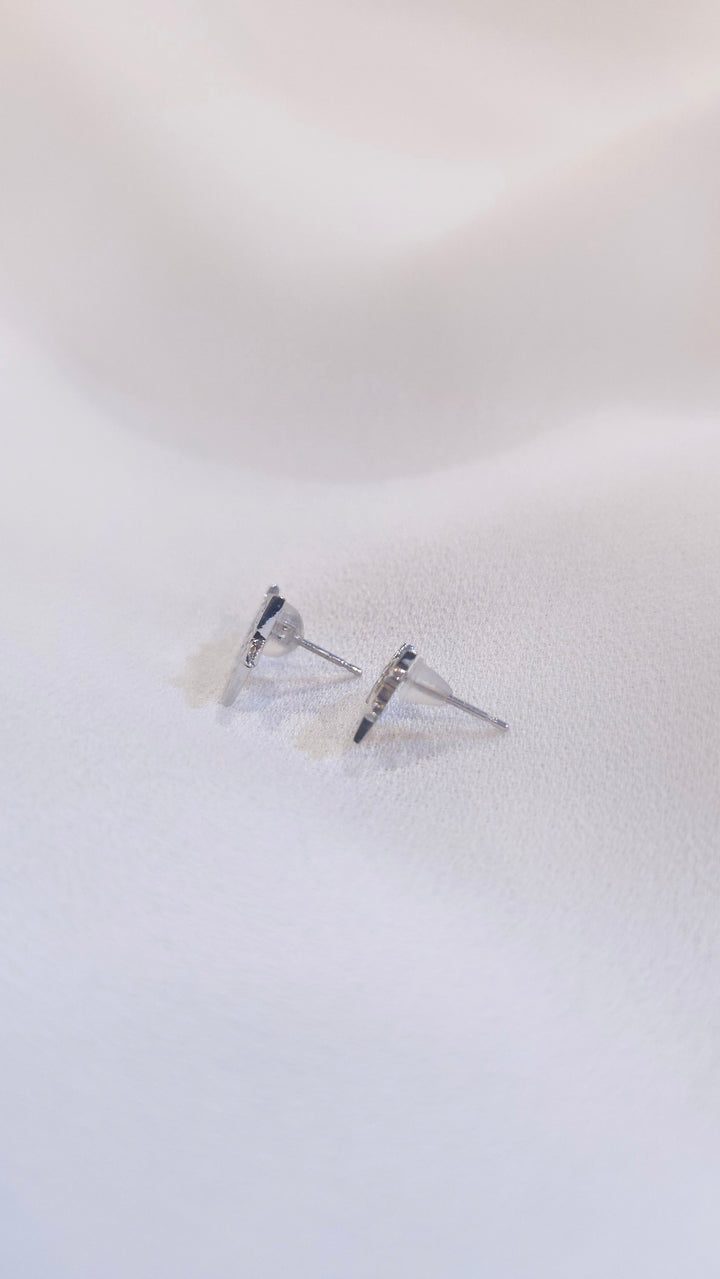 K10WG STAR STUDS EARRINGS