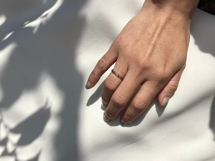 K10WG 3MM BL CUTOUT HAND ENGRAVED RING