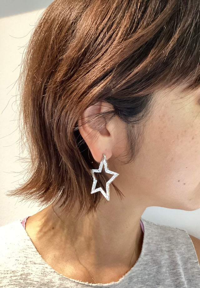 OPEN STAR EARRINGS