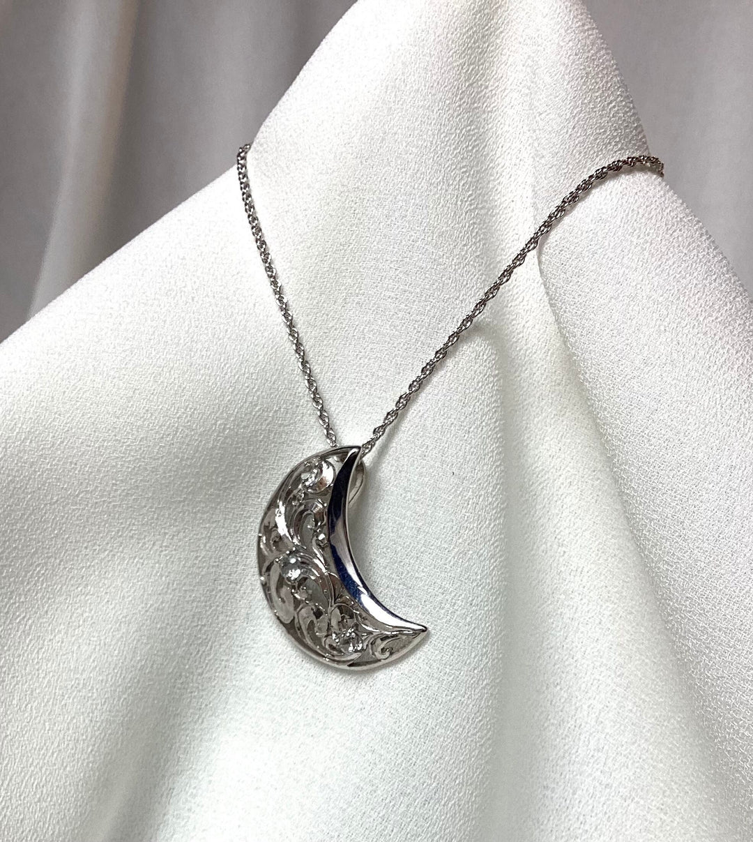 BAROON HALFMOON FILIGREE PENDANT