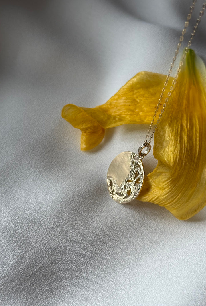 CIRCLE L PENDANT