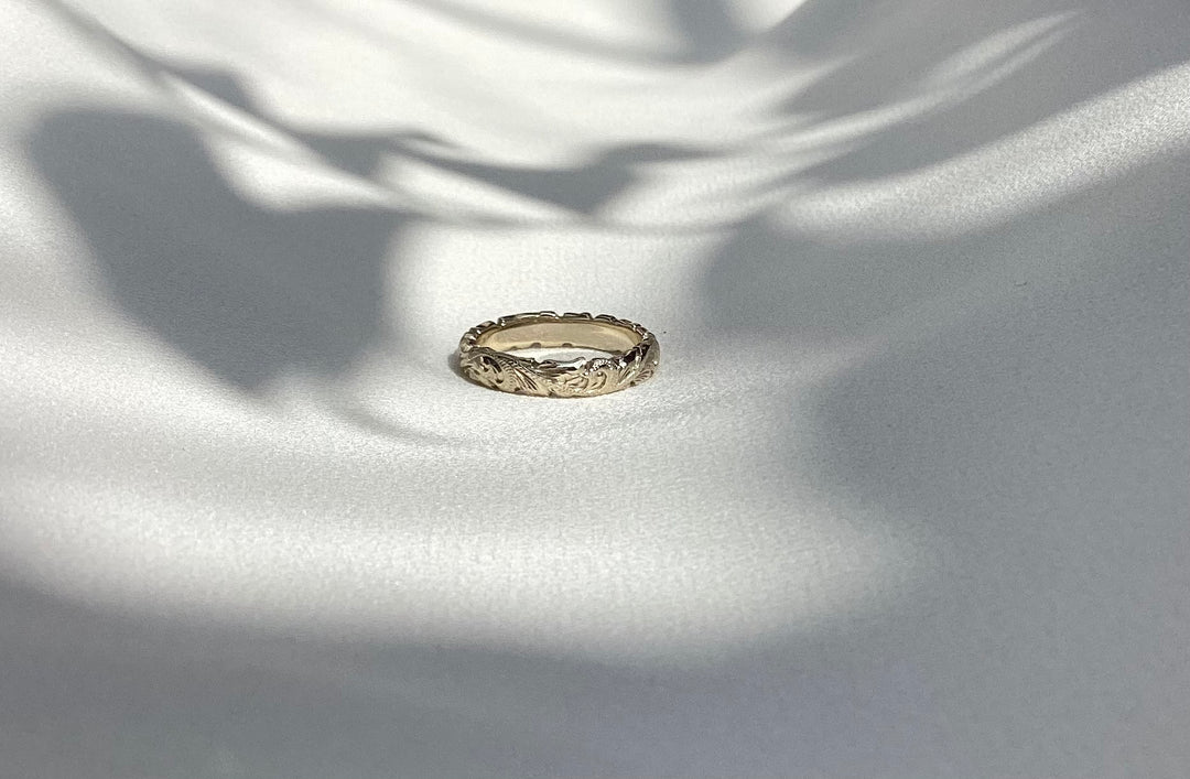 K14WG 4MM BH CUTOUT HAND ENGRAVED RING