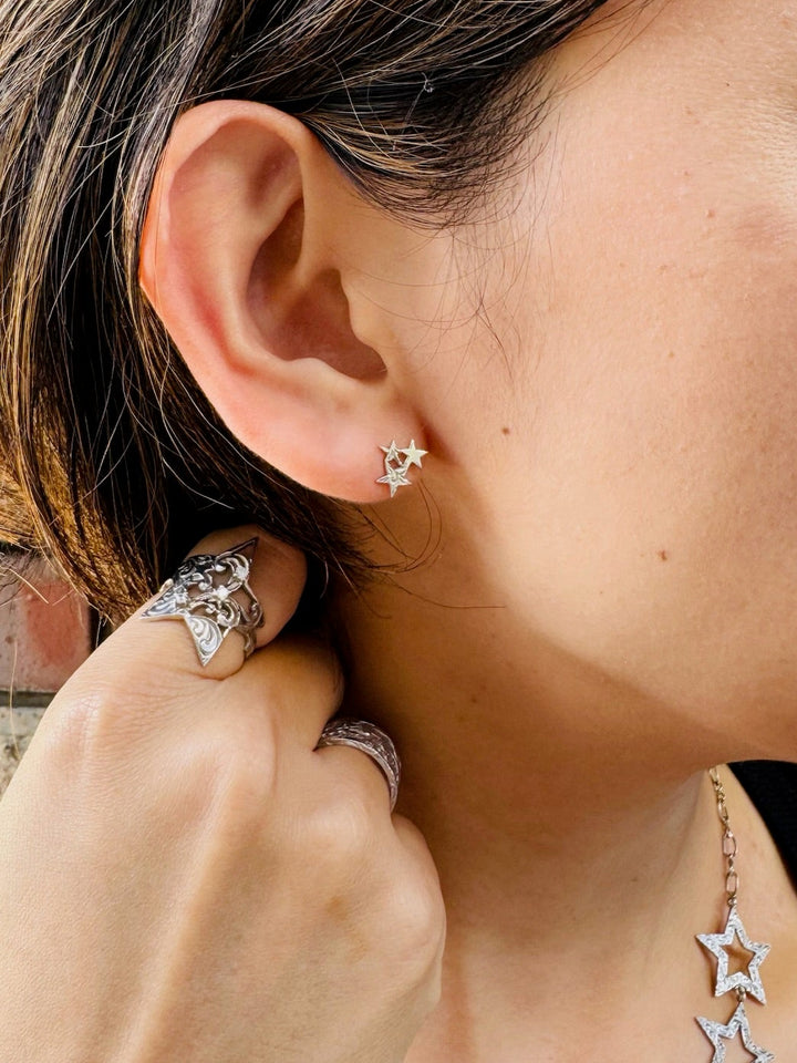 K10WG STAR STUDS EARRINGS