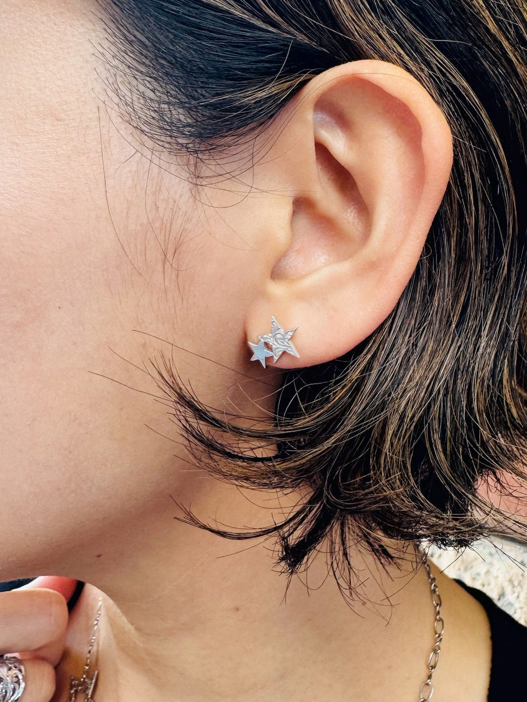 K10WG STAR STUDS EARRINGS