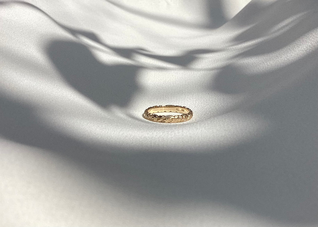 K10YG 3MM BL CUTOUT HAND ENGRAVED RING