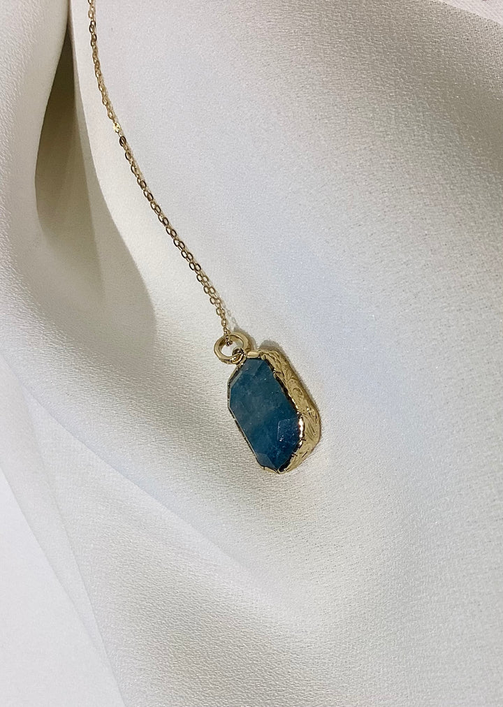 BLUE QUARTZ PENDANT