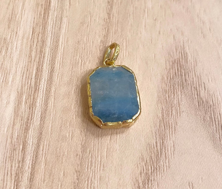 BLUE QUARTZ PENDANT