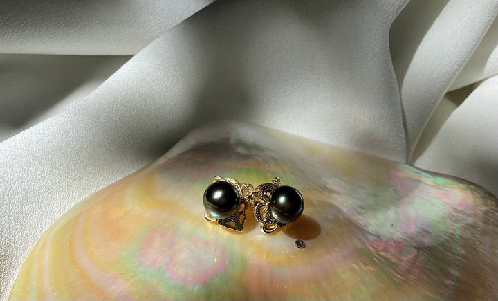 BLACK PEARL SQUARESTUDS EARRING