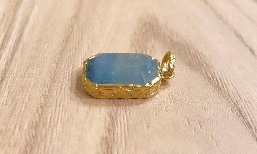 BLUE QUARTZ PENDANT