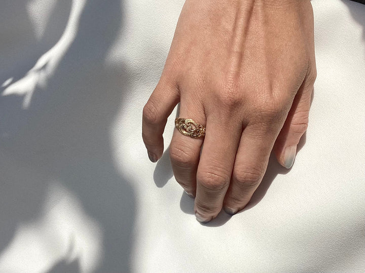 K18YG 9MM OVAL FILIGREE RING