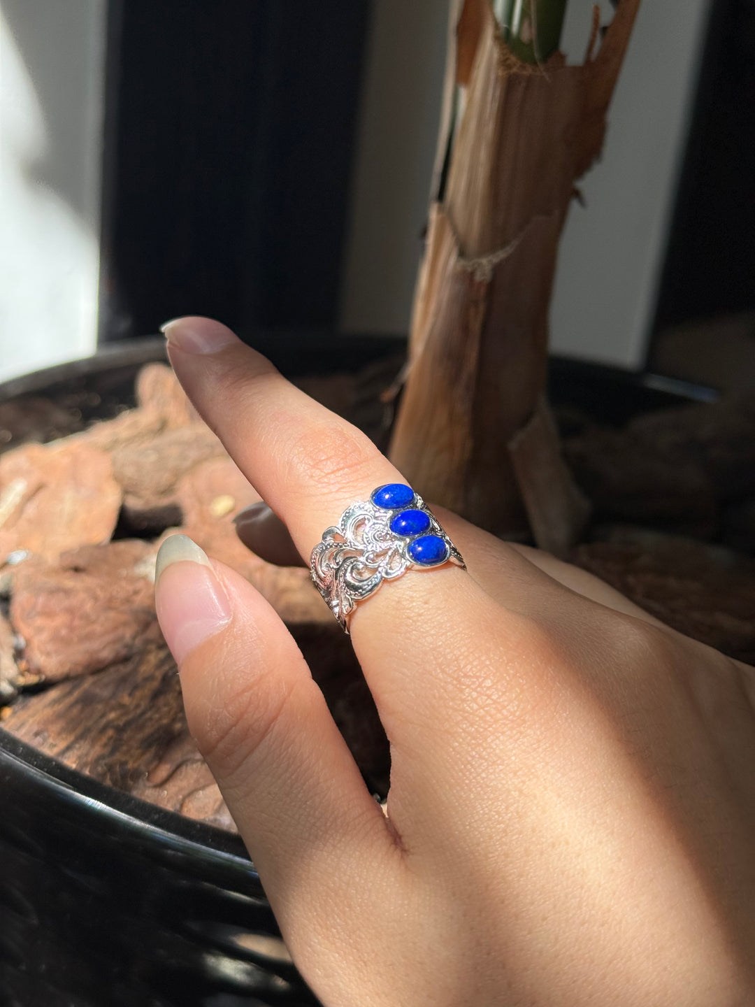 SV LAPIS THREE STONES FILIGREE RING