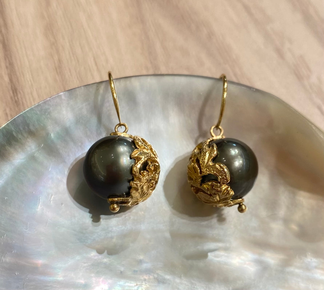 BLACK PEARL EARRING